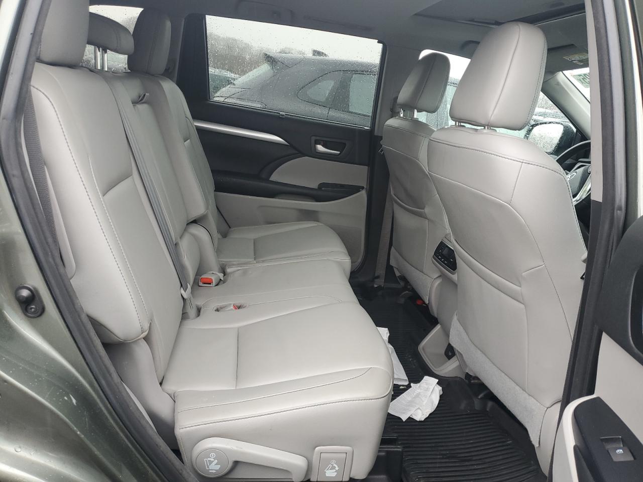 2018 Toyota Highlander - Image 11