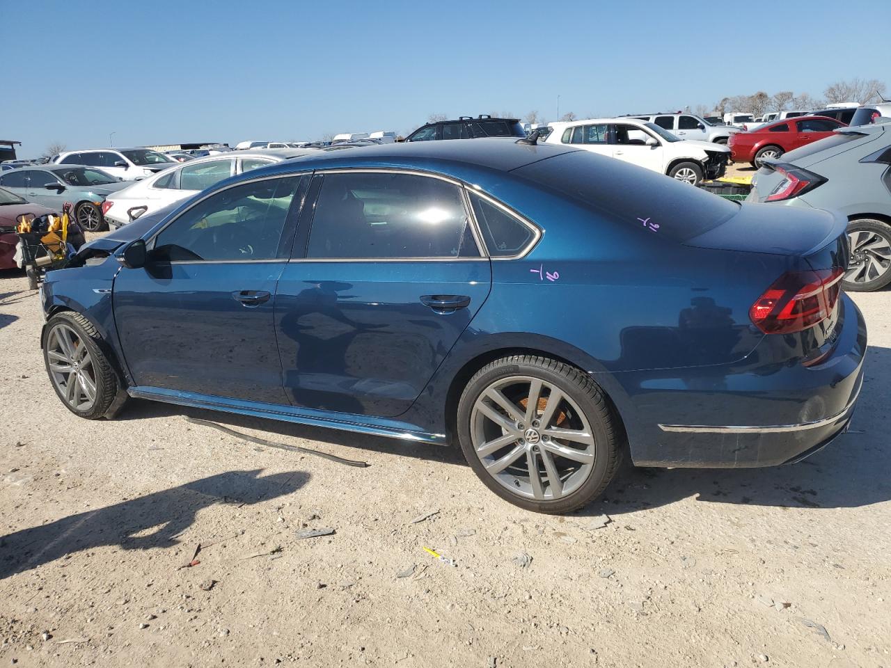 2018 Volkswagen Passat - Image 2