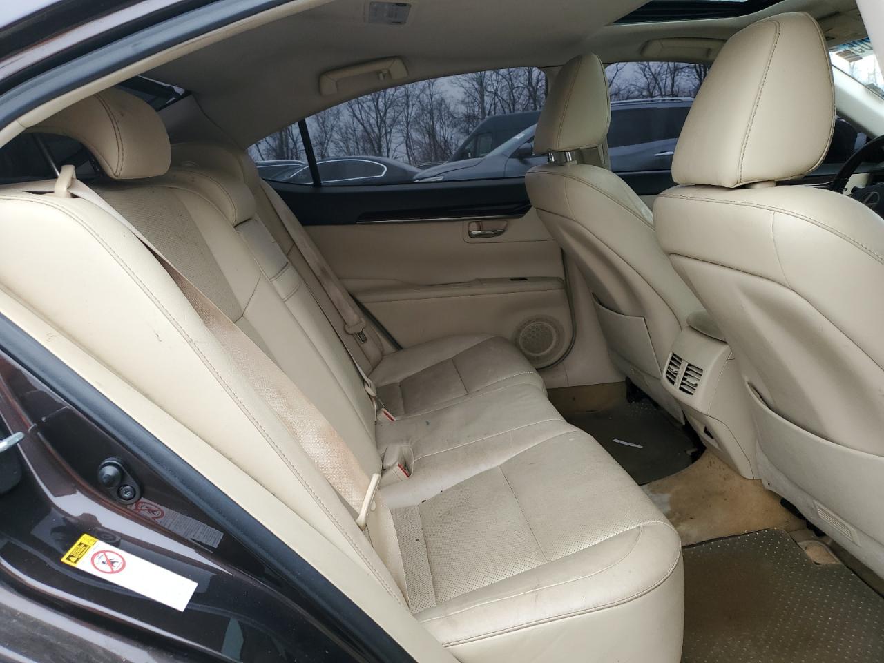 2014 Lexus ES - Image 10