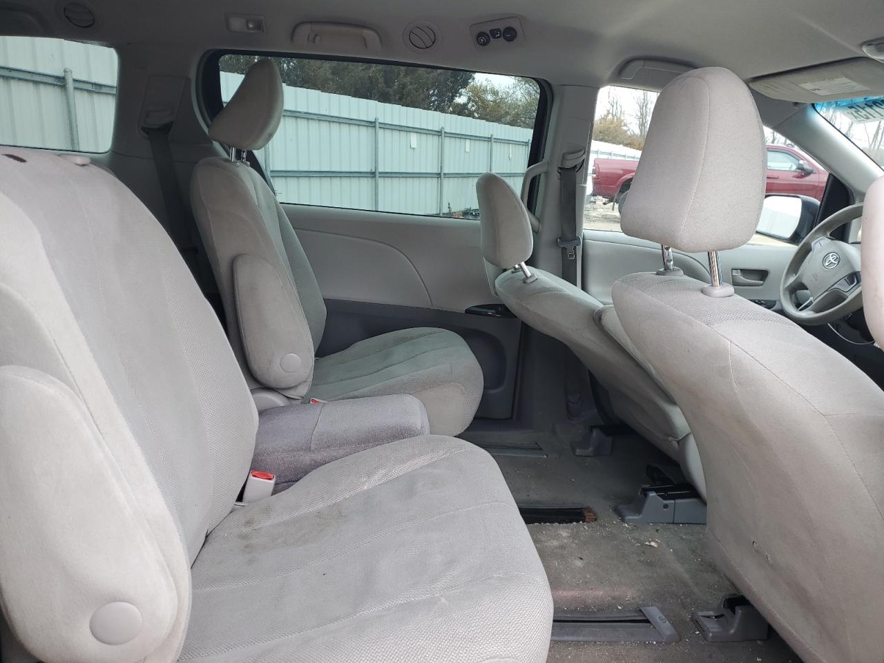 2014 Toyota Sienna - Image 11