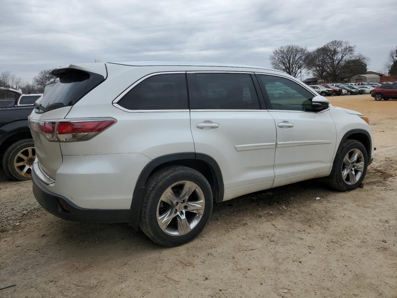 2015 Toyota Highlander - Image 3