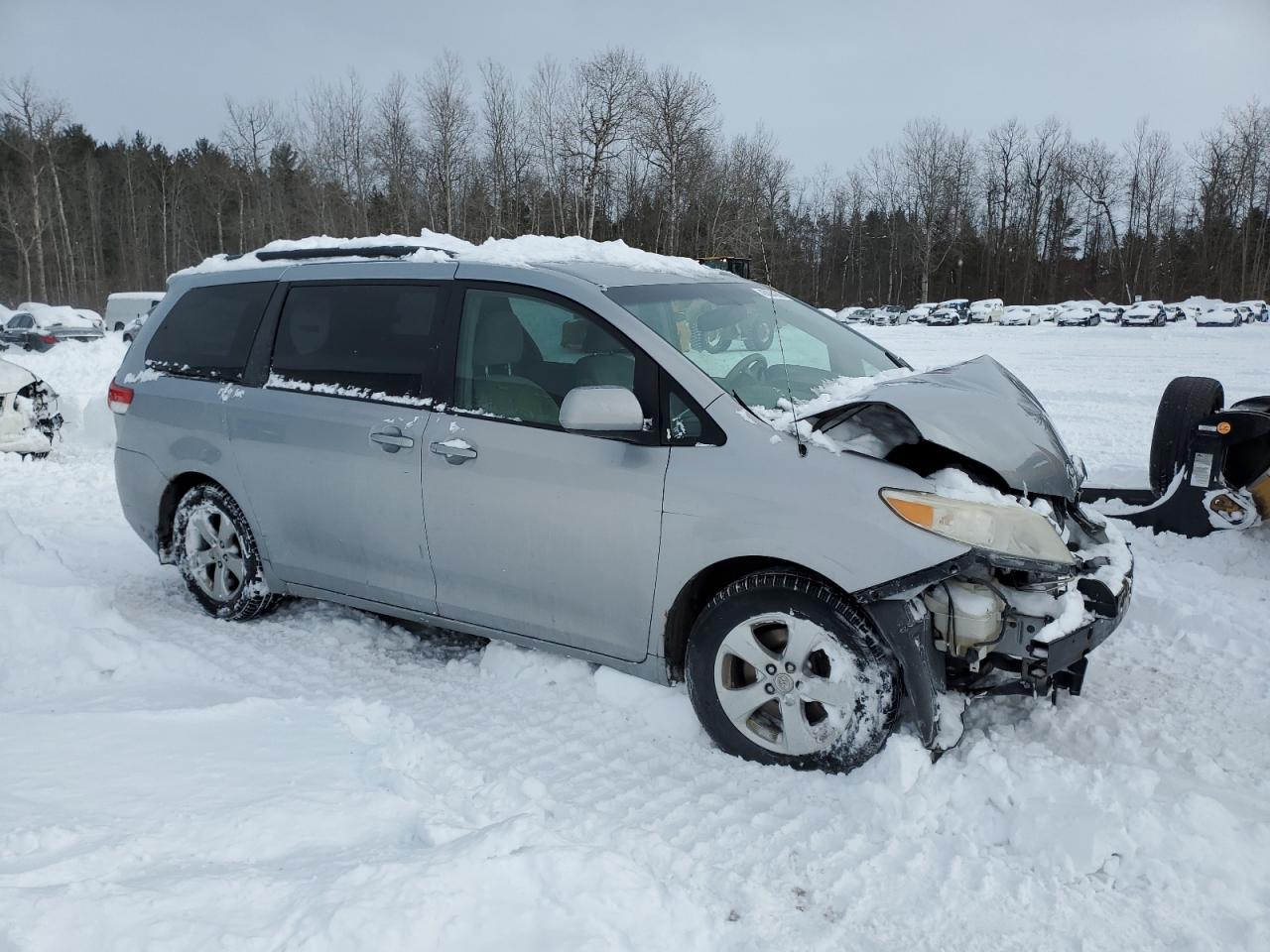 2011 Toyota Sienna - Image 4