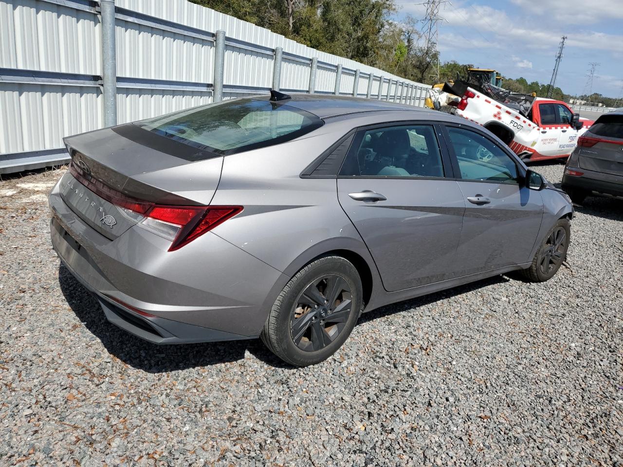 2021 Hyundai Elantra - Image 3