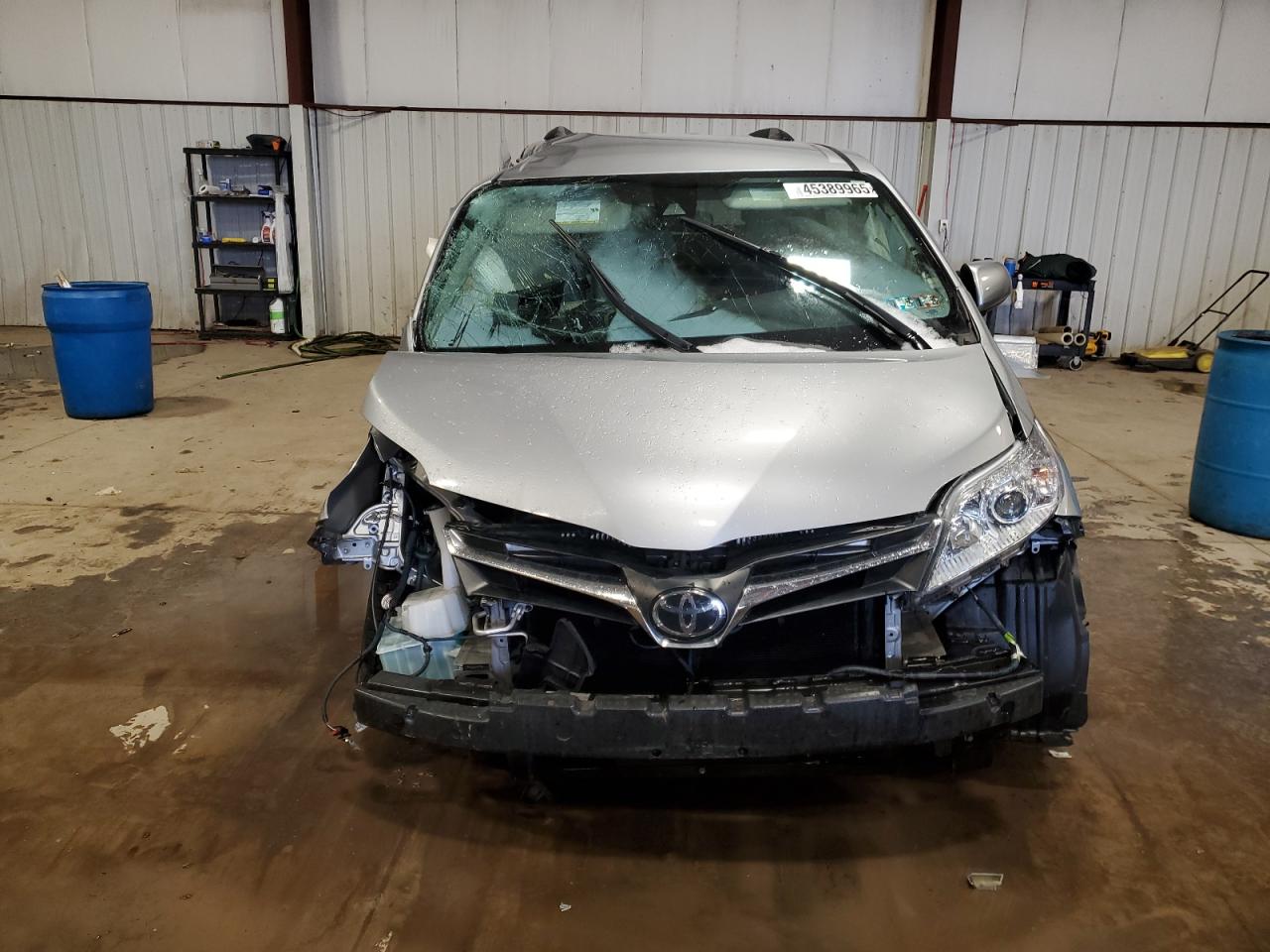 2018 Toyota Sienna - Image 5