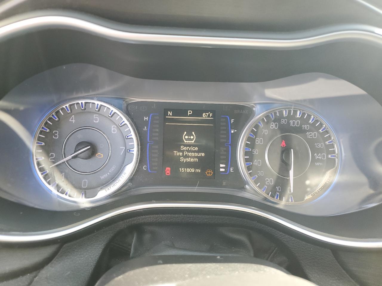 2017 Chrysler 200 - Image 9