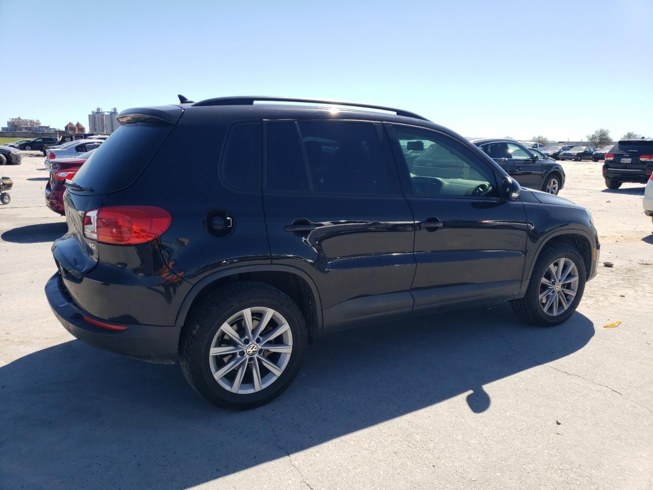 2017 Volkswagen Tiguan - Image 3