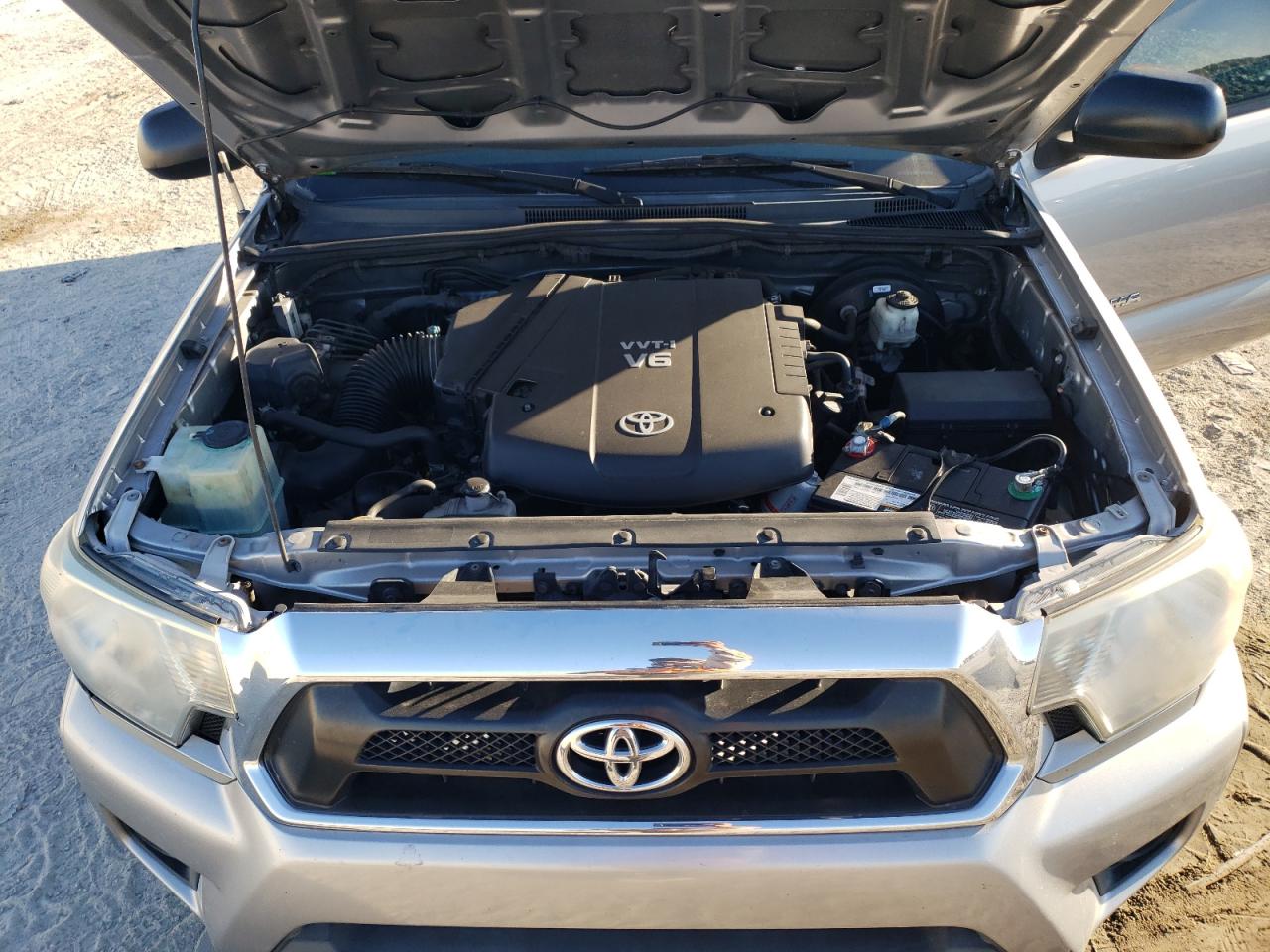 2014 Toyota Tacoma - Image 12