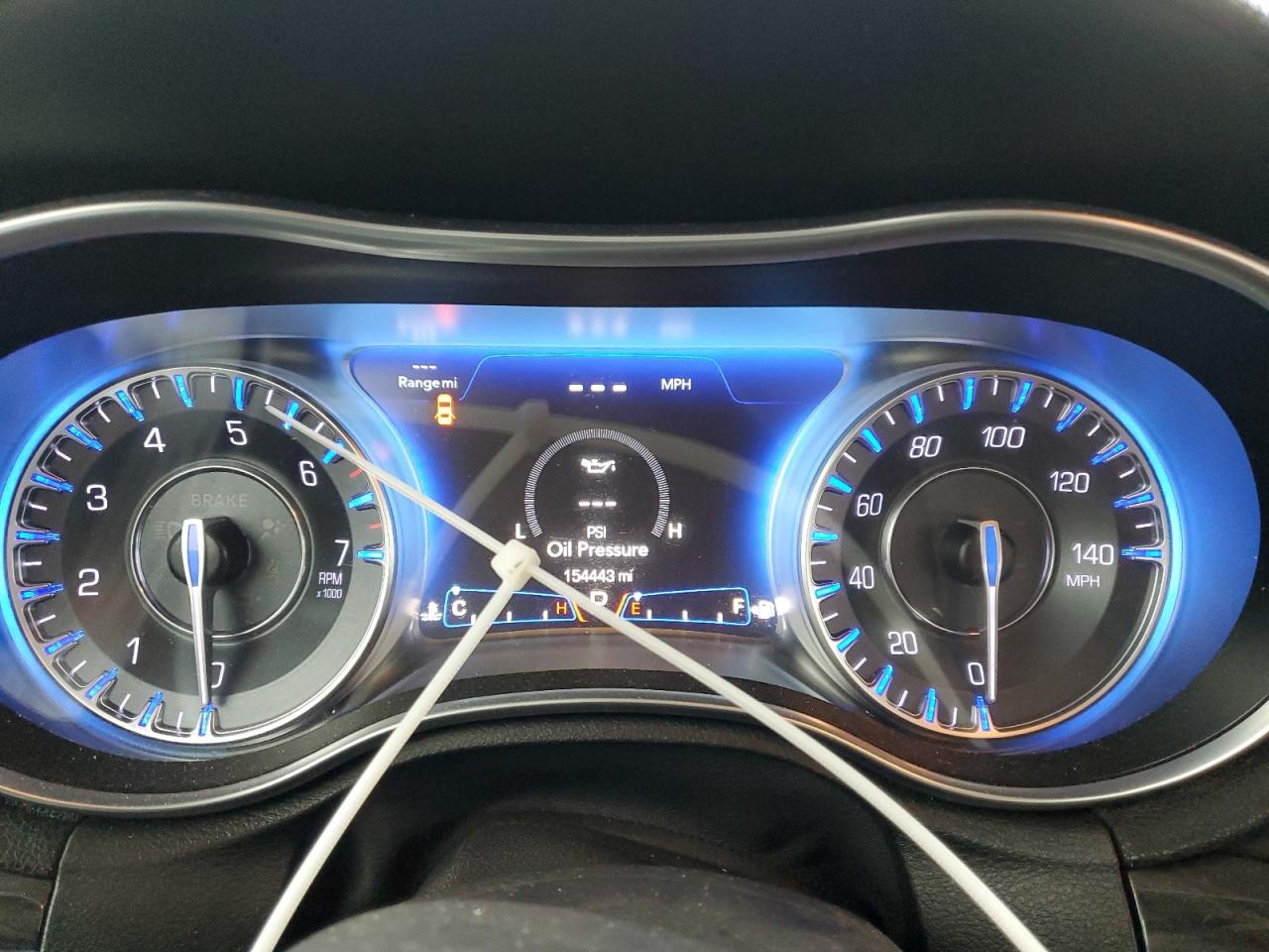 2016 Chrysler 300 - Image 9