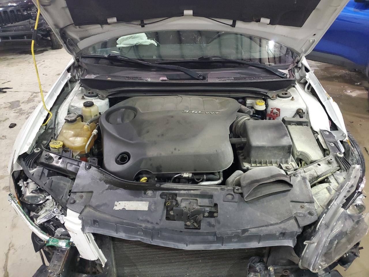 2014 Chrysler 200 - Image 13