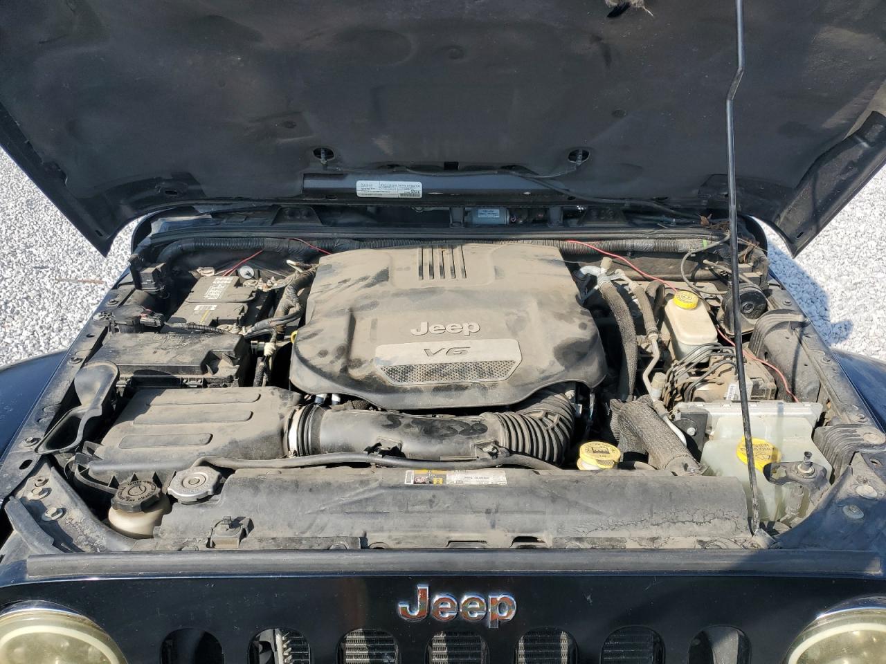2016 Jeep Wrangler - Image 12