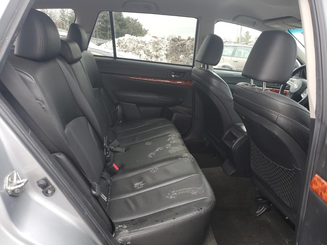 2012 Subaru Outback - Image 10