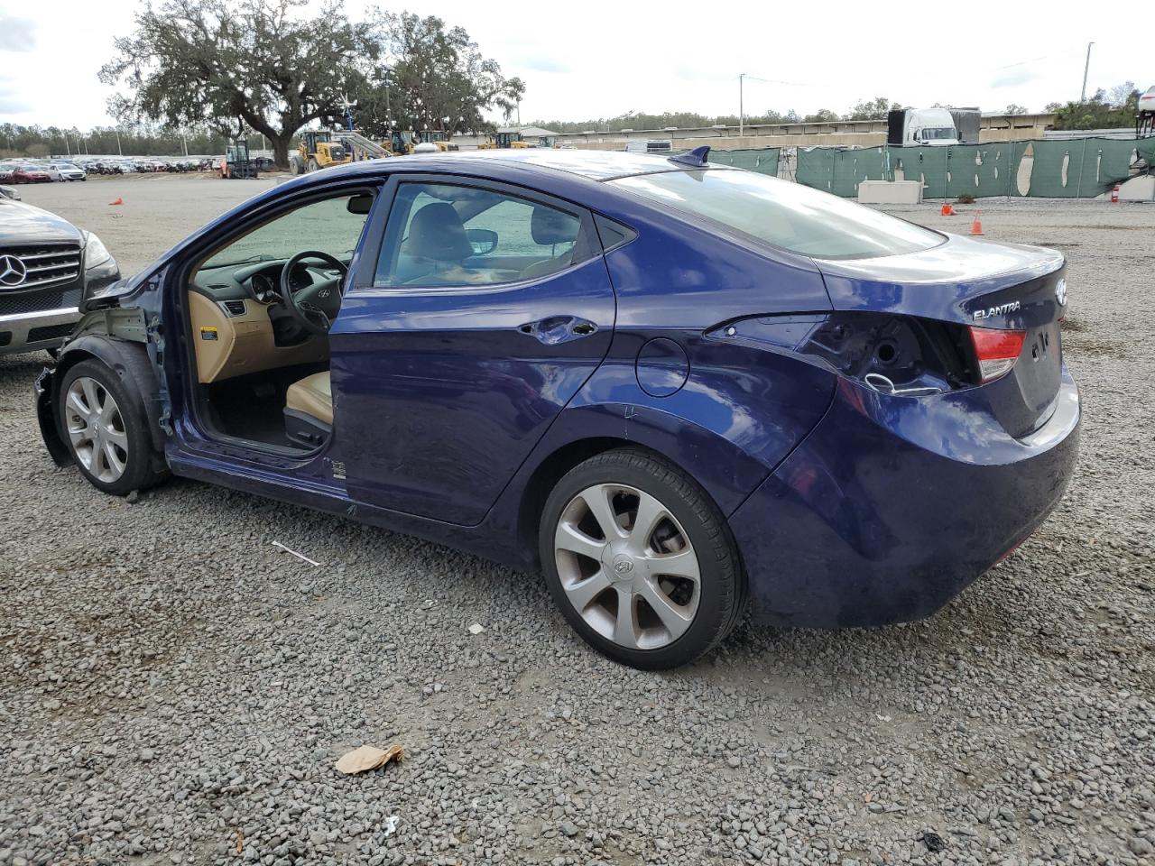 2013 Hyundai Elantra - Image 2