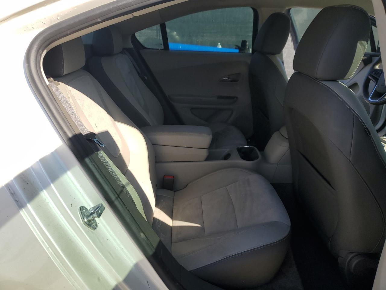 2013 Chevrolet Volt - Image 11