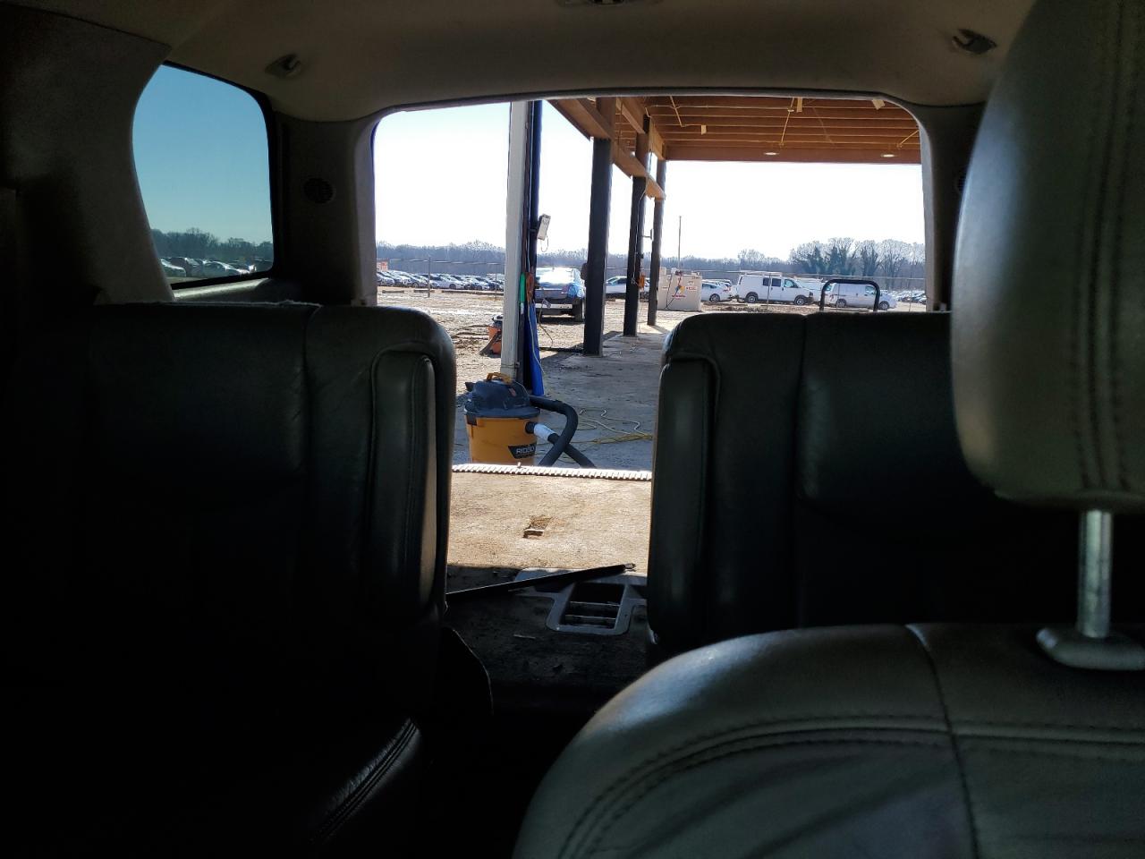 2004 Chevrolet Tahoe - Image 10
