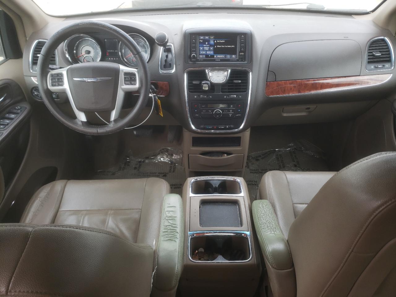 2014 Chrysler Town & Country - Image 8
