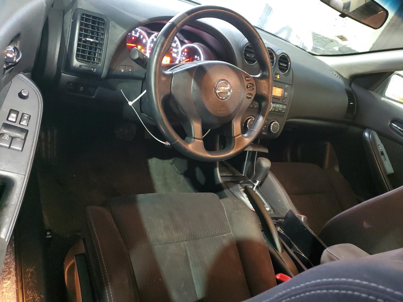 2012 Nissan Altima - Image 8