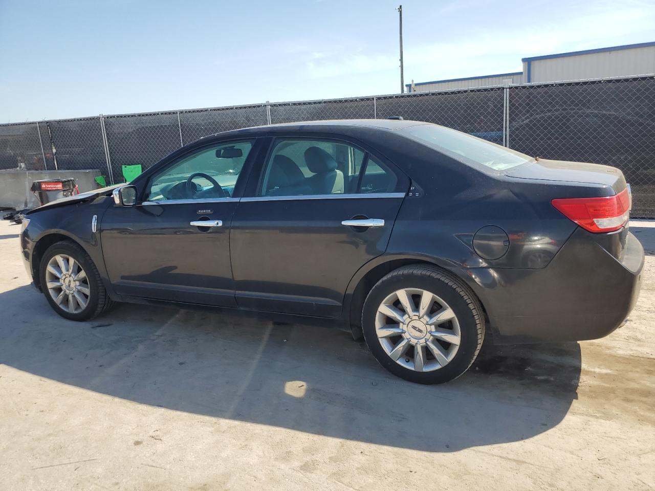 2010 Lincoln MKZ - Image 2