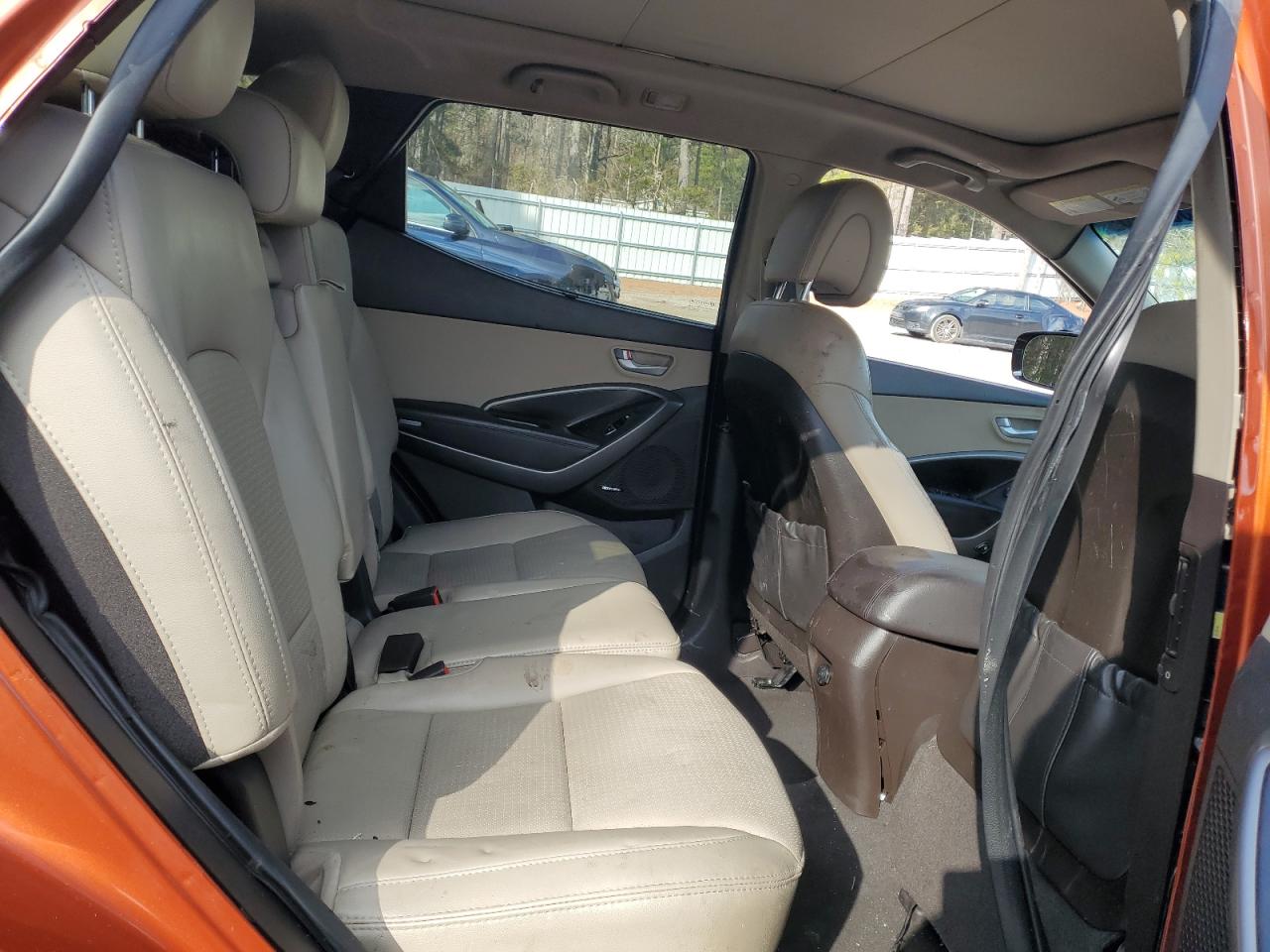 2014 Hyundai Santa Fe - Image 12