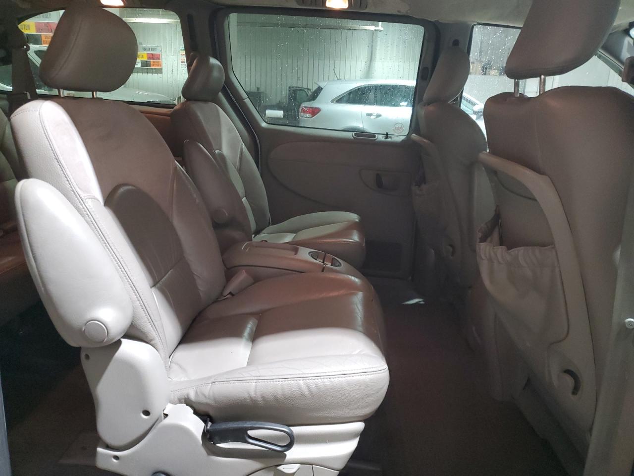 2003 Chrysler Town & Country - Image 11