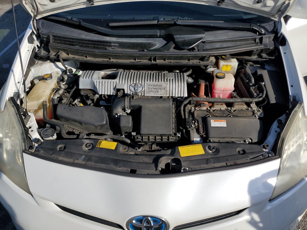 2013 Toyota Prius - Image 11