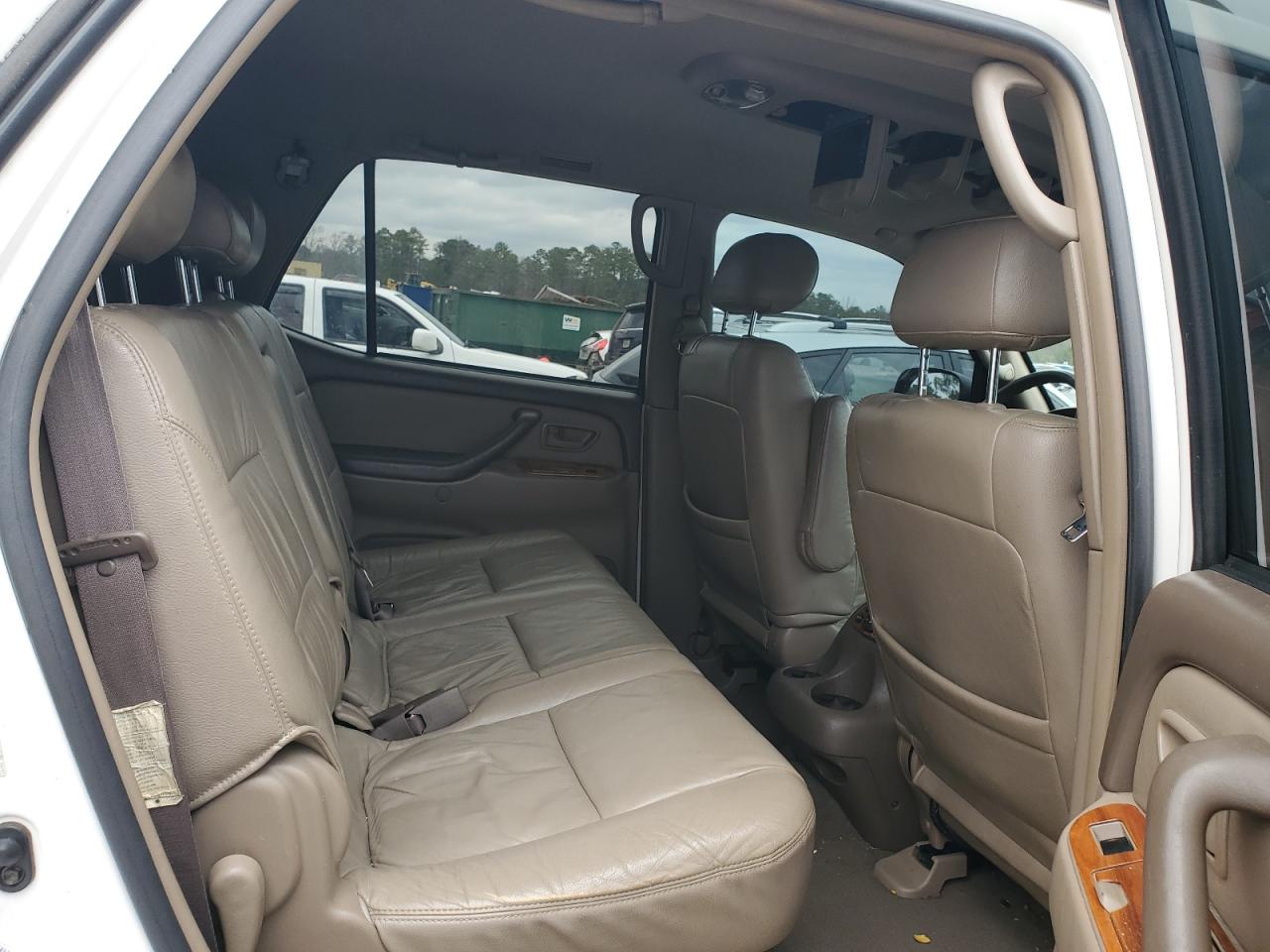2004 Toyota Sequoia - Image 11