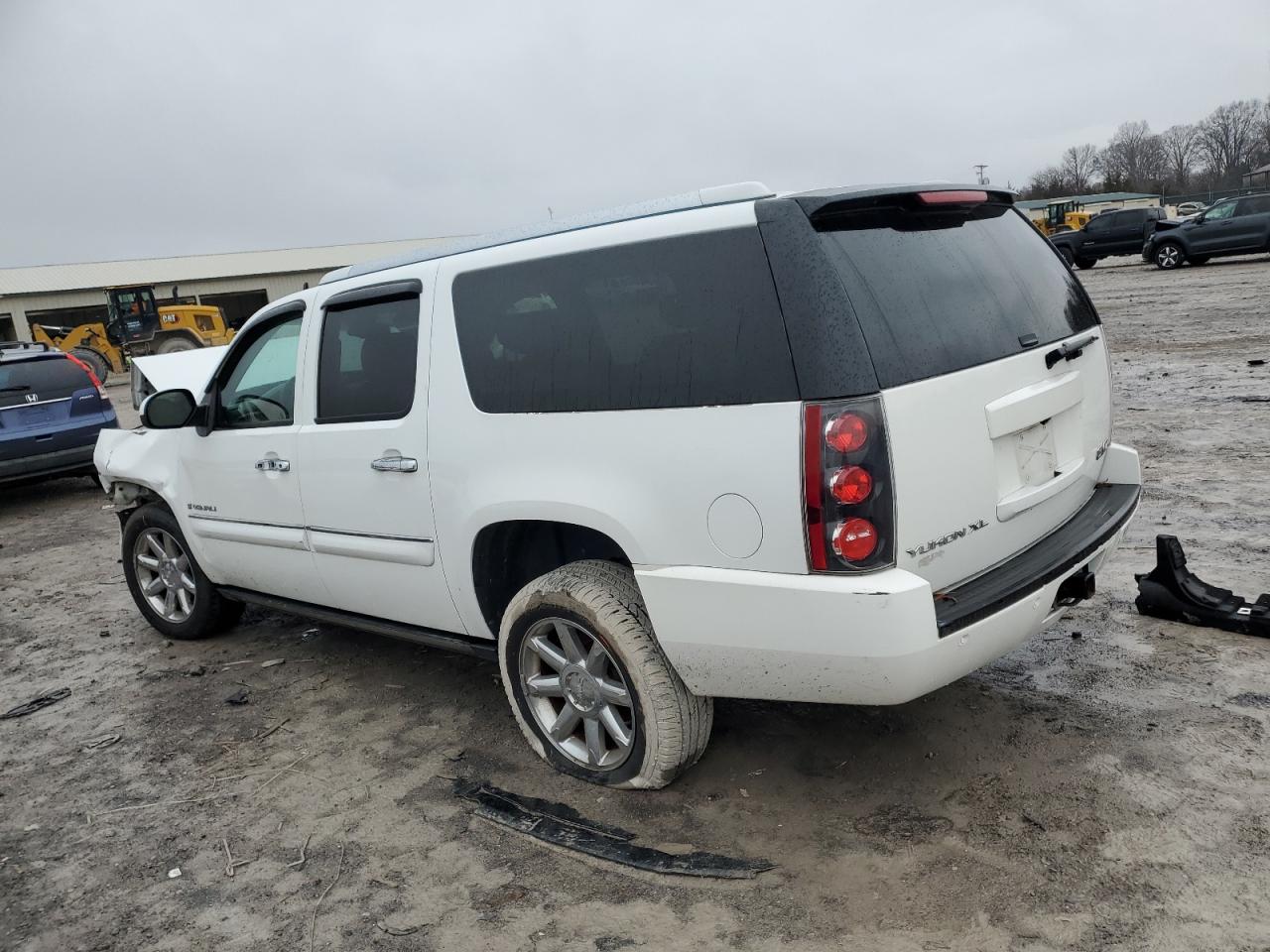 2008 GMC Yukon - Image 2