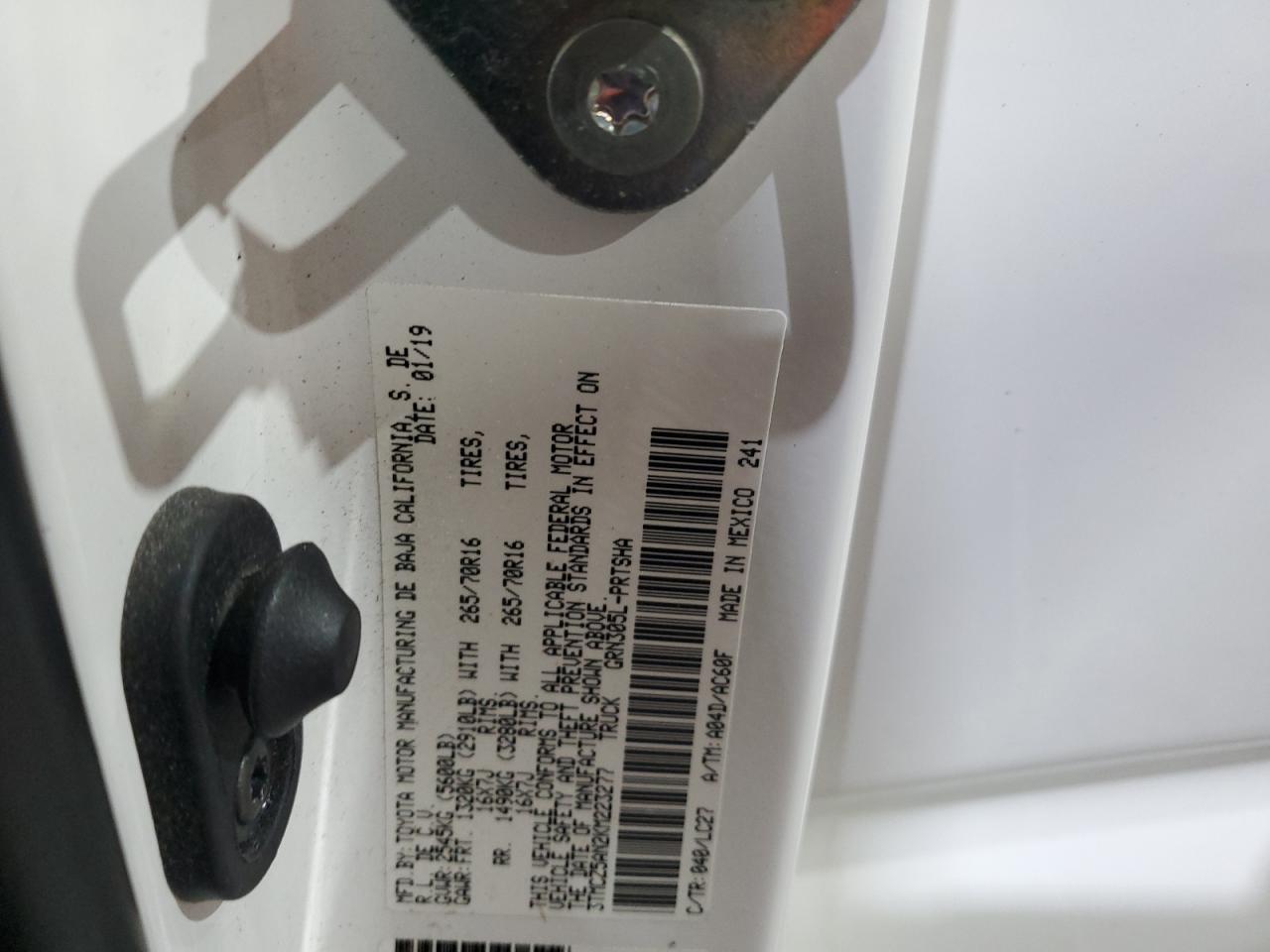 2019 Toyota Tacoma - Image 12