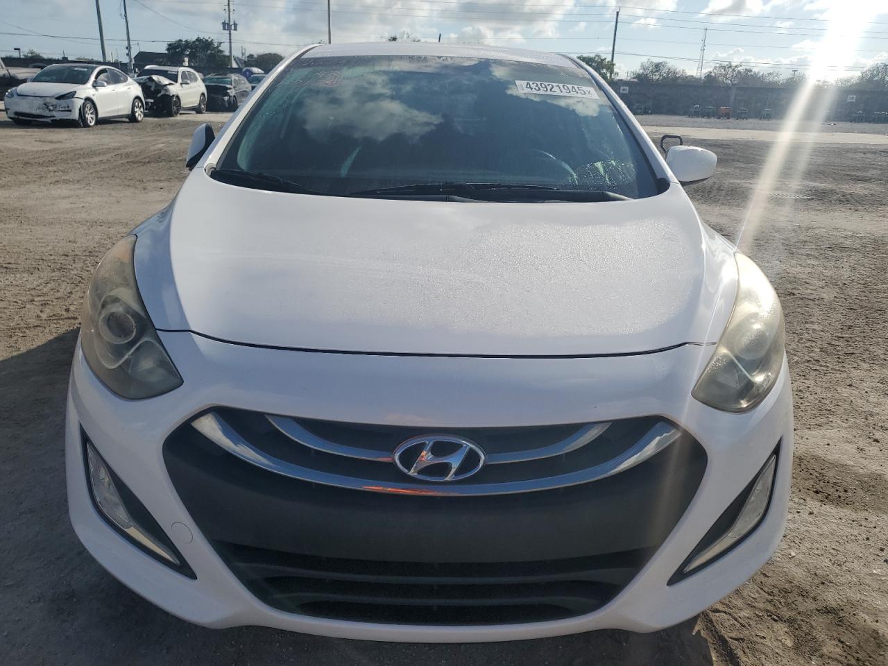 2015 Hyundai Elantra - Image 5