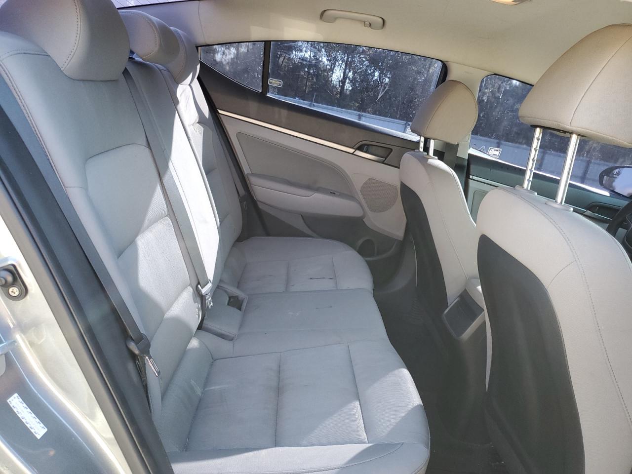 2017 Hyundai Elantra - Image 10