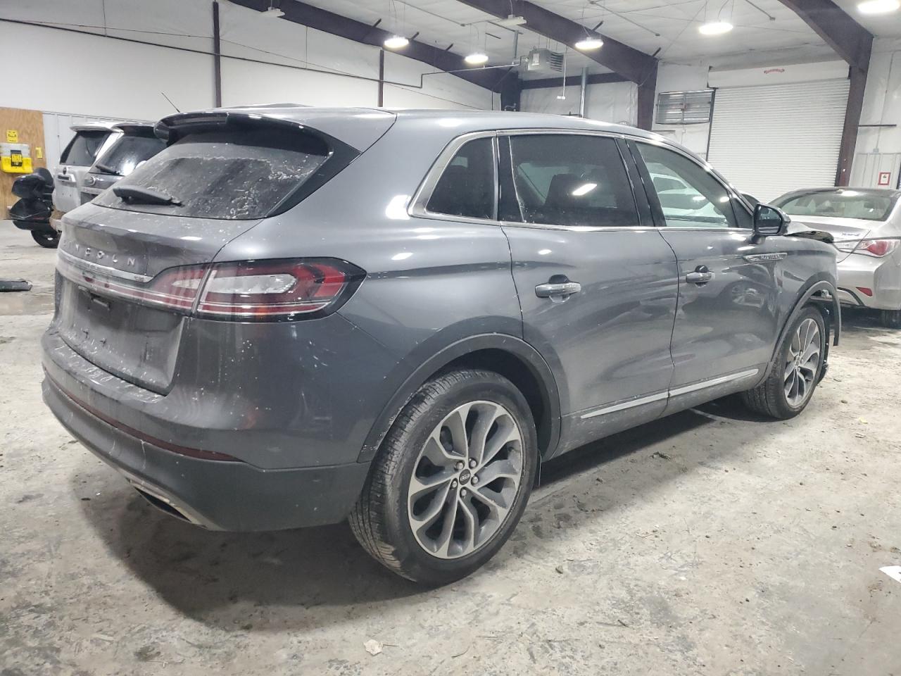 2022 Lincoln Nautilus - Image 3