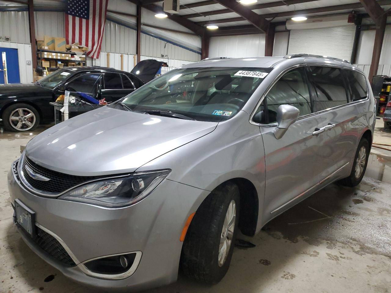 2018 Chrysler Pacifica - Image 1