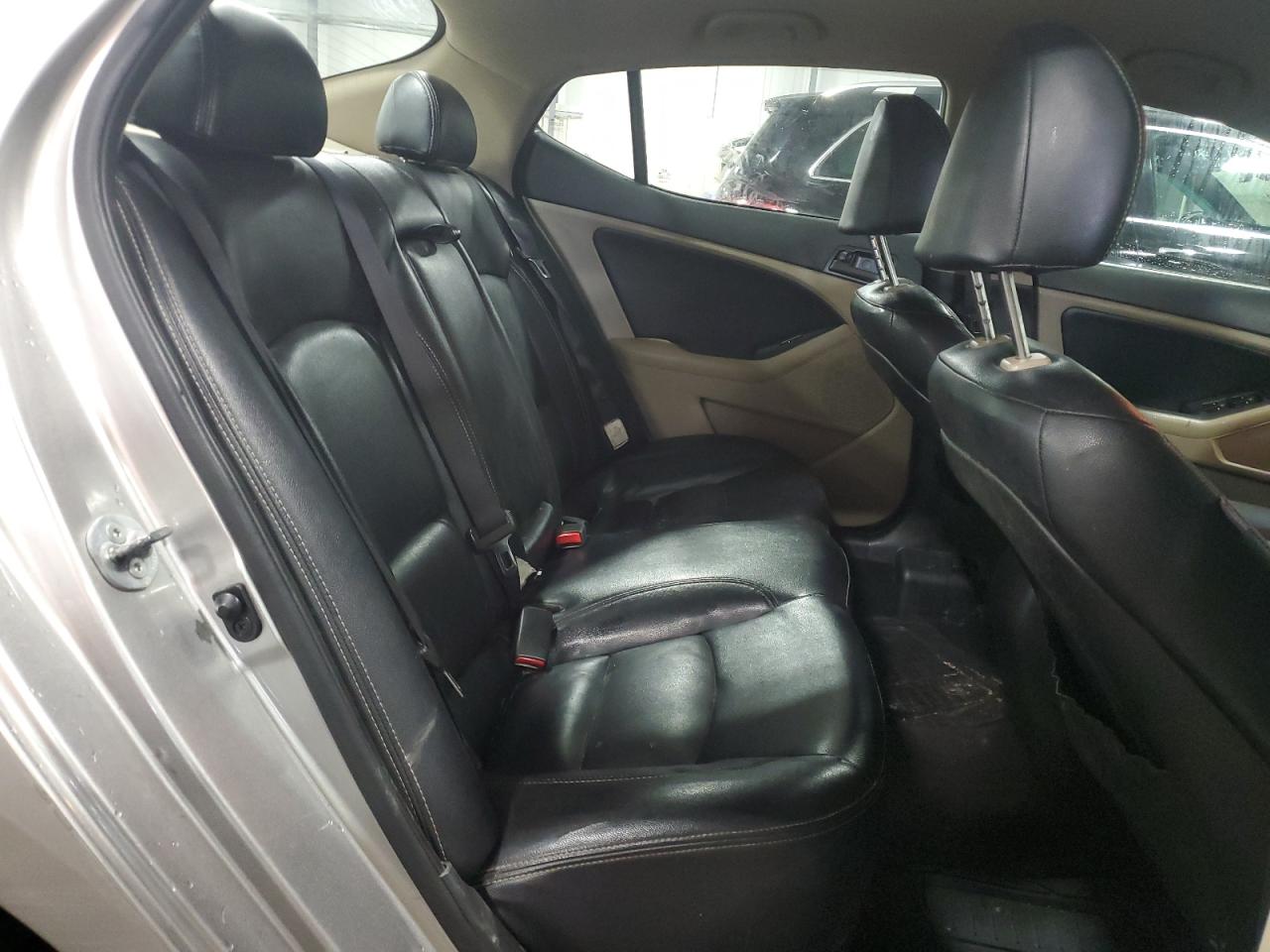 2012 Kia Optima - Image 11