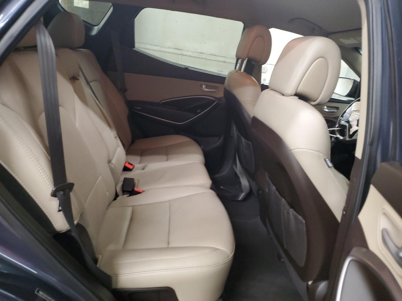 2017 Hyundai Santa Fe - Image 11