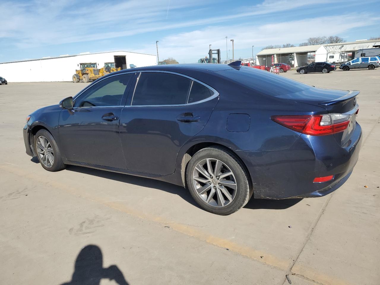 2016 Lexus ES - Image 2