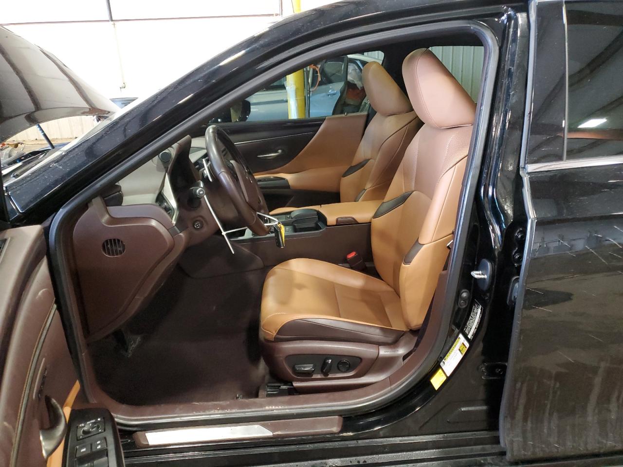 2020 Lexus ES - Image 7