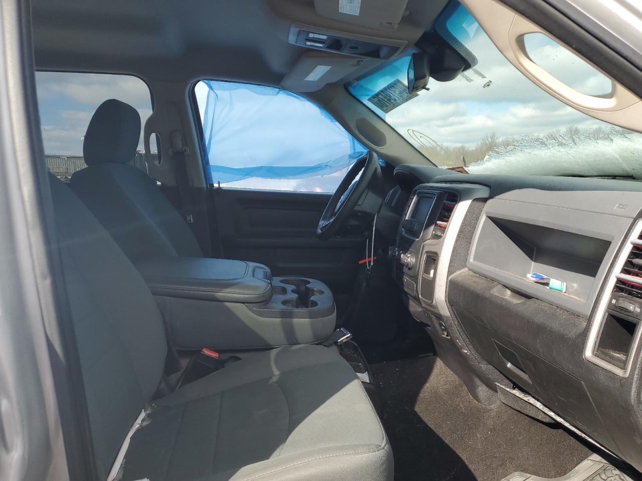 2015 RAM 1500 - Image 7