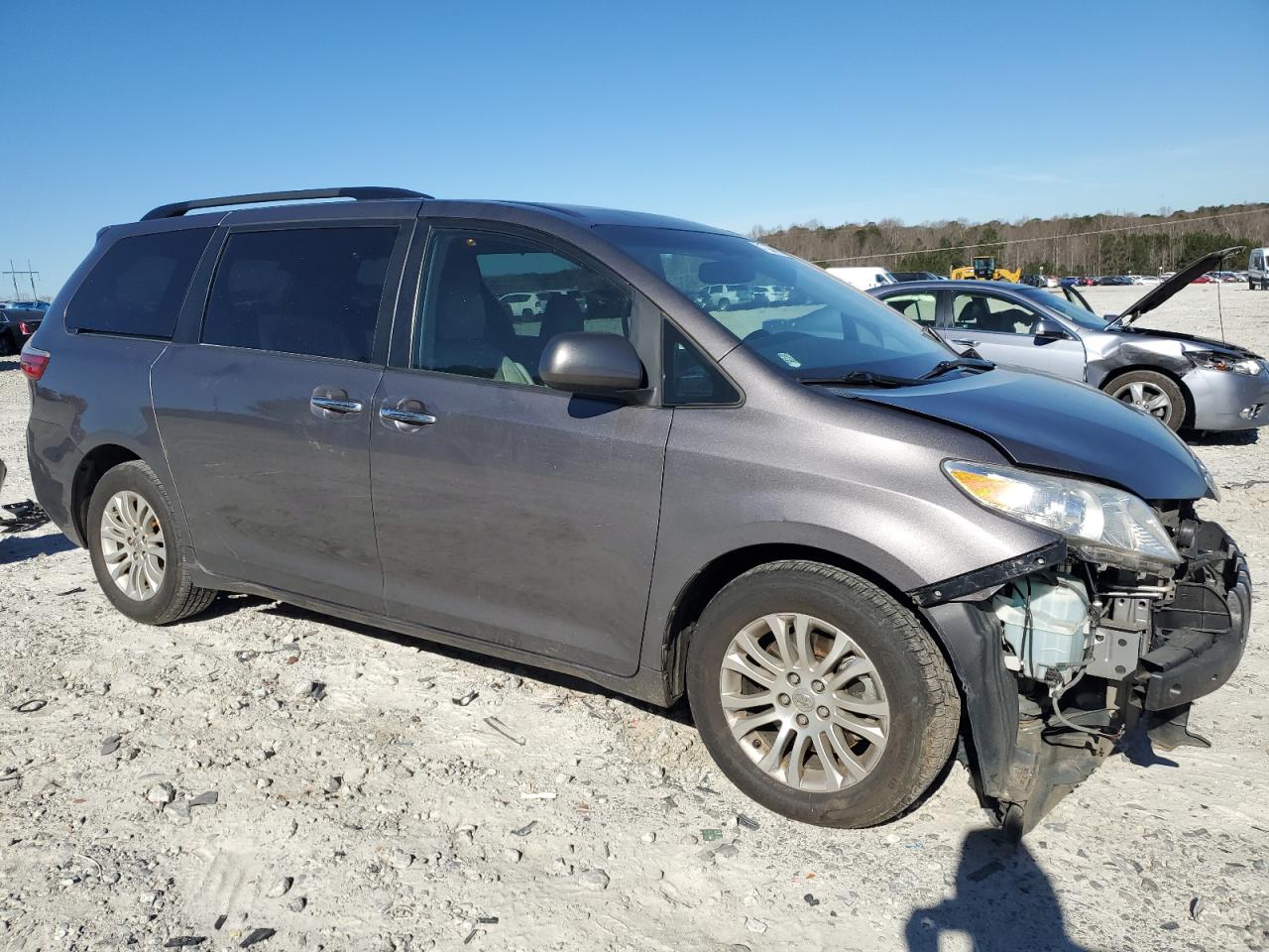 2015 Toyota Sienna - Image 4