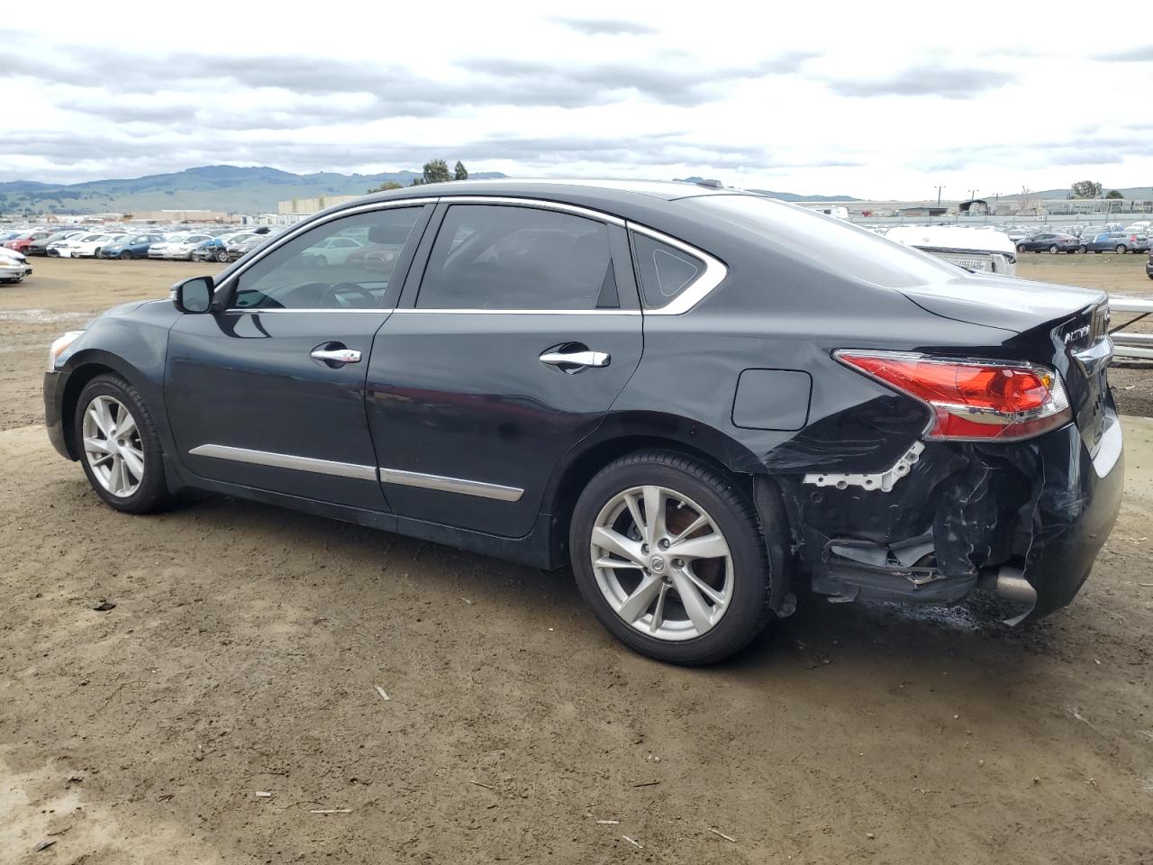2015 Nissan Altima - Image 2