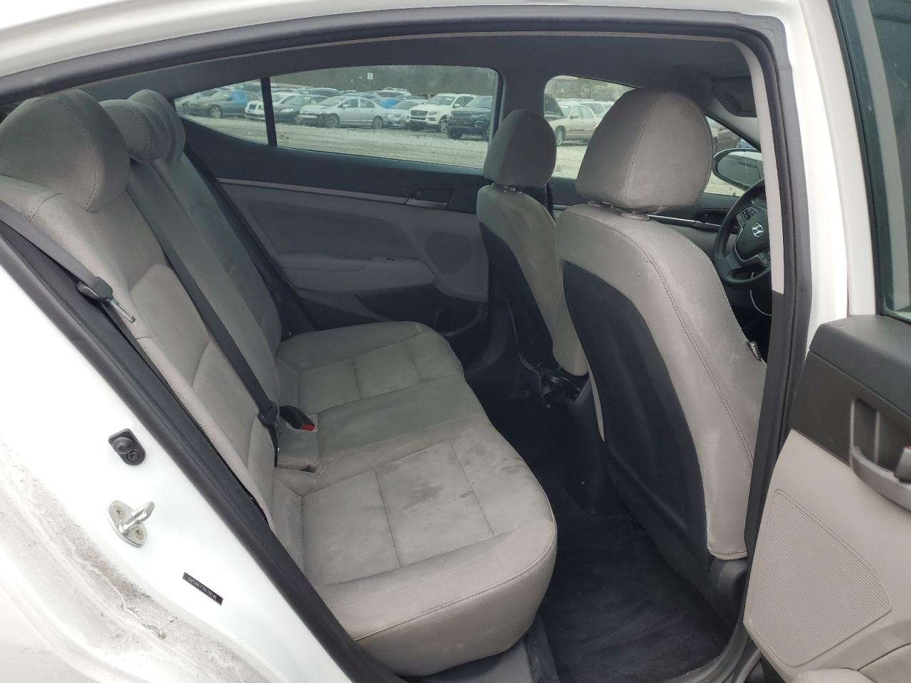2017 Hyundai Elantra - Image 10