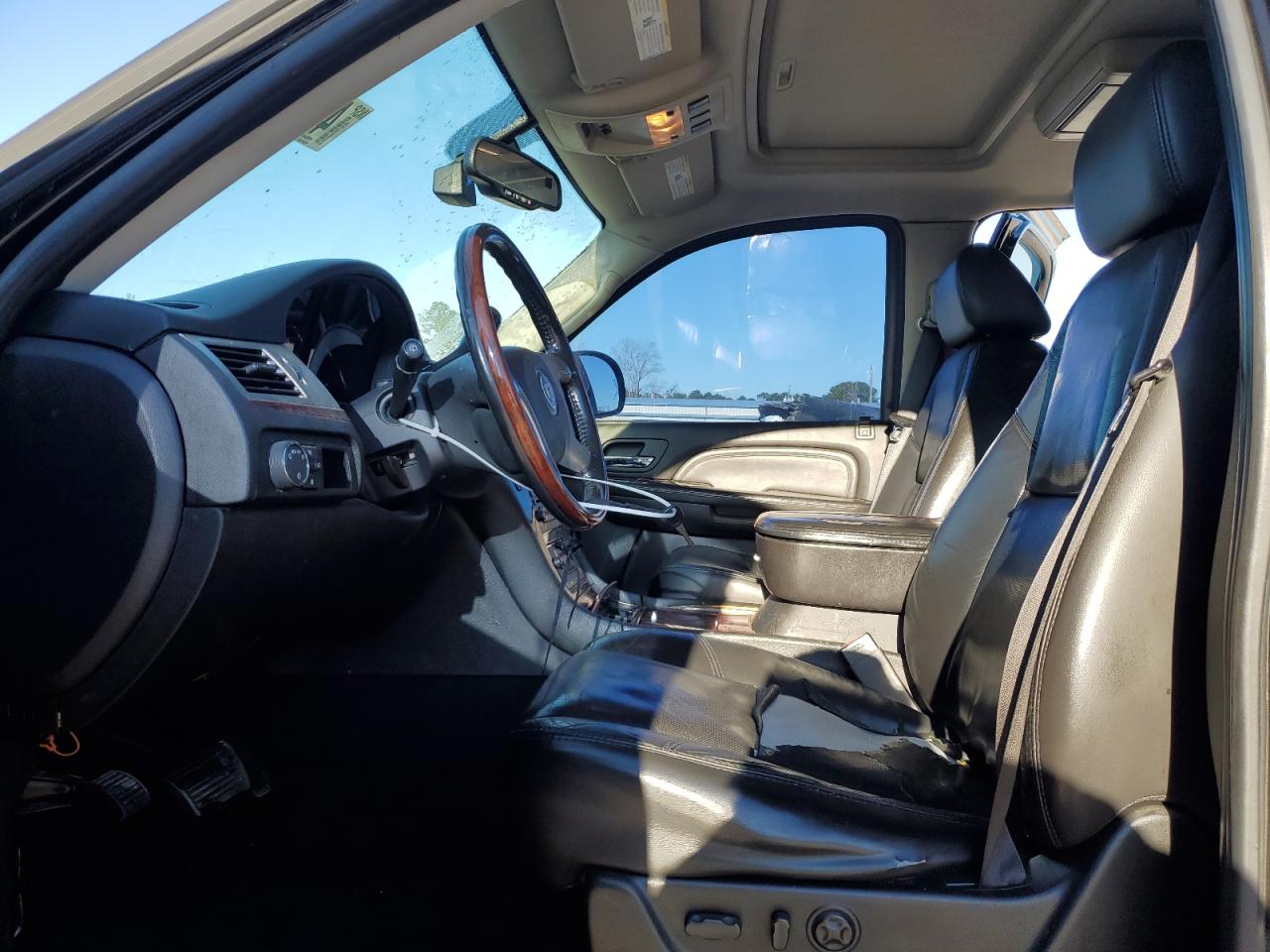 2007 Cadillac Escalade Luxury VIN: 1GYFK638X7R400611 Lot: 45345495