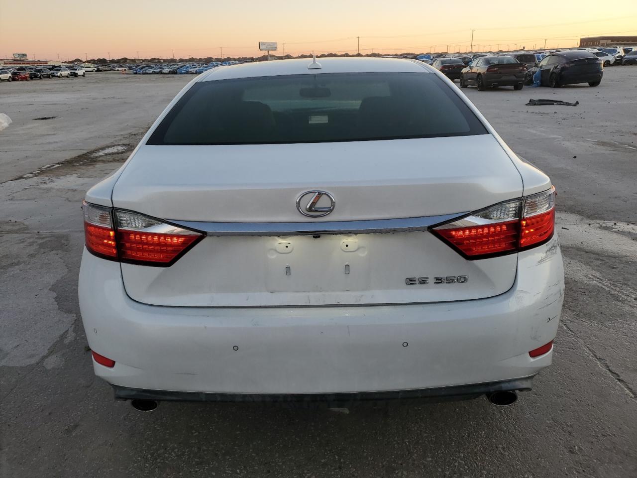 2013 Lexus ES - Image 6