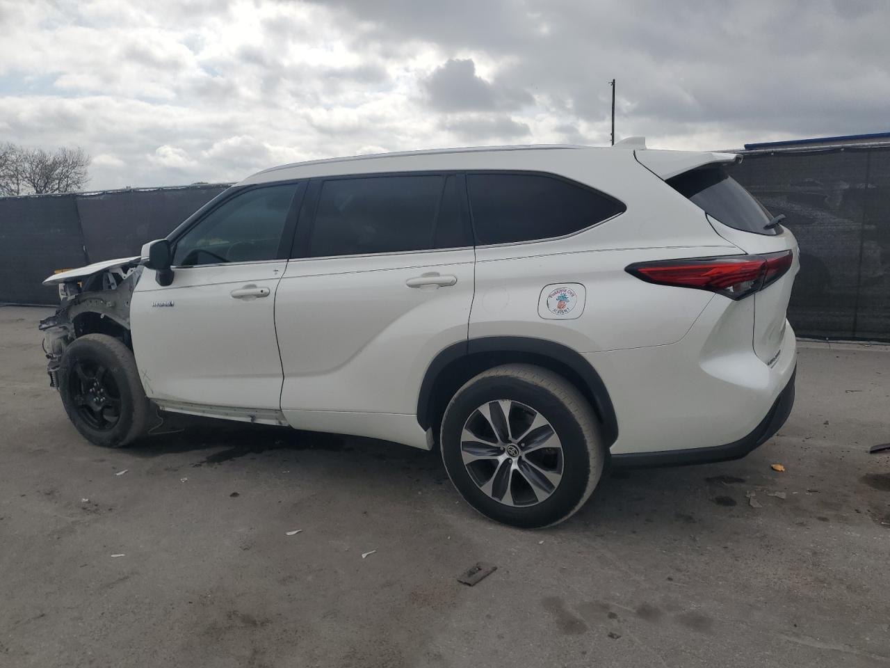 2021 Toyota Highlander - Image 2