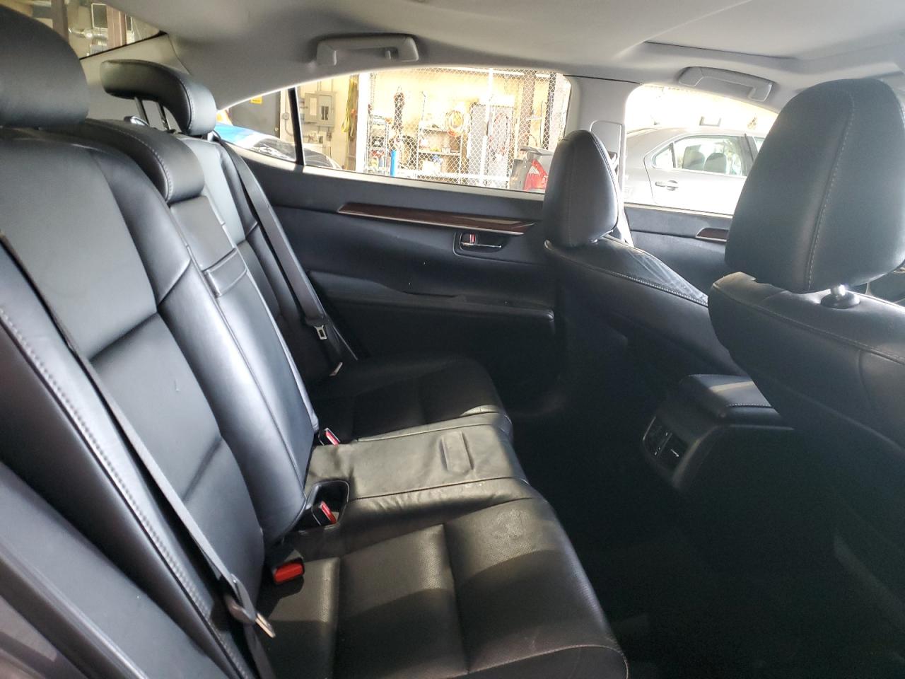 2013 Lexus ES - Image 10