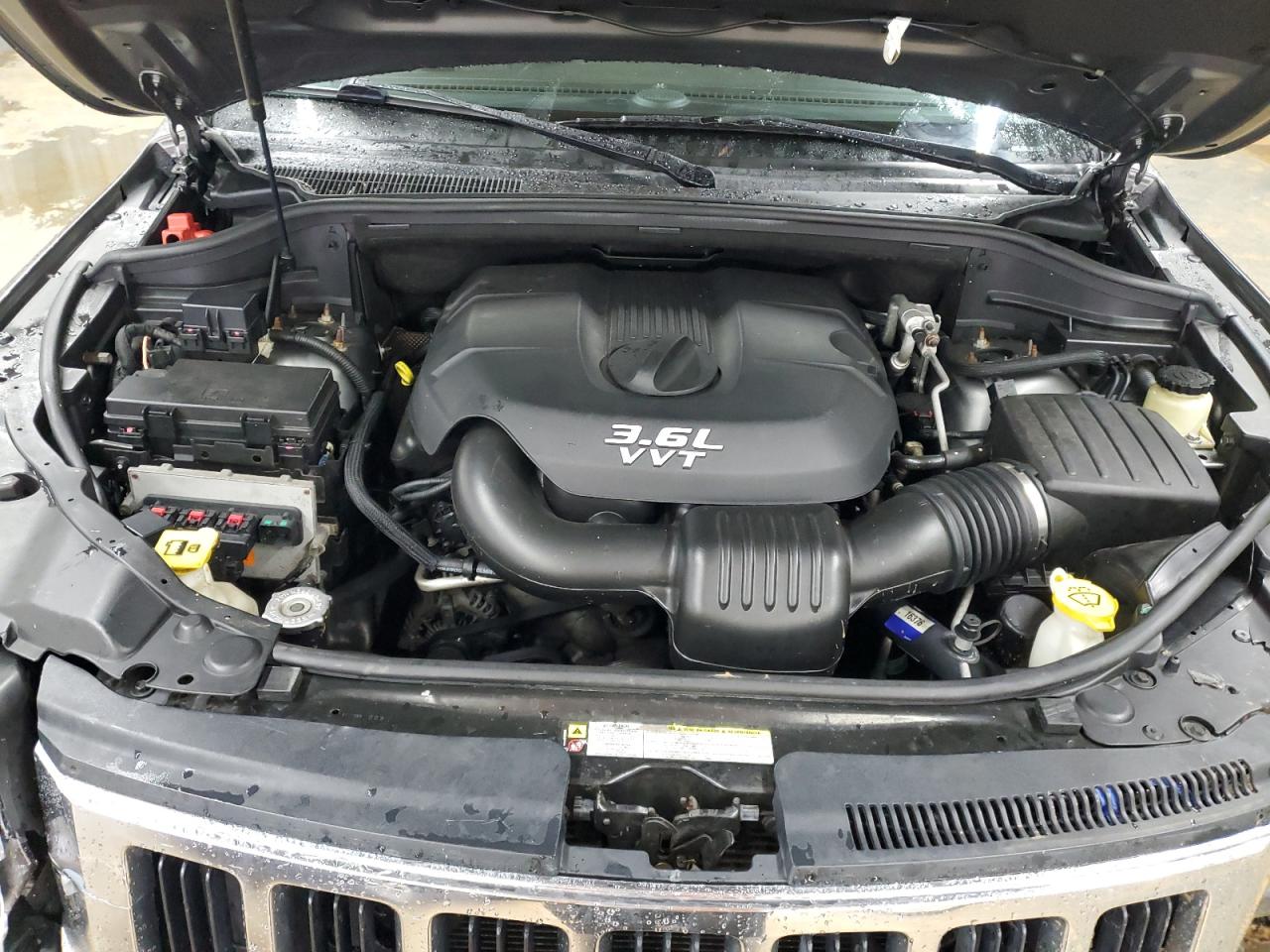 2012 Jeep Grand Cherokee - Image 13
