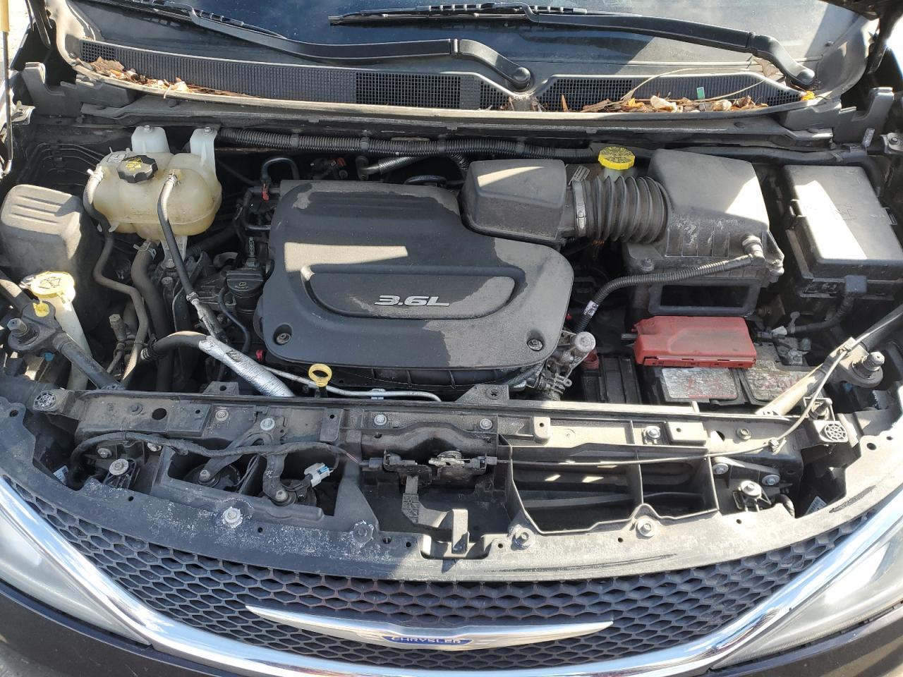 2018 Chrysler Pacifica - Image 12