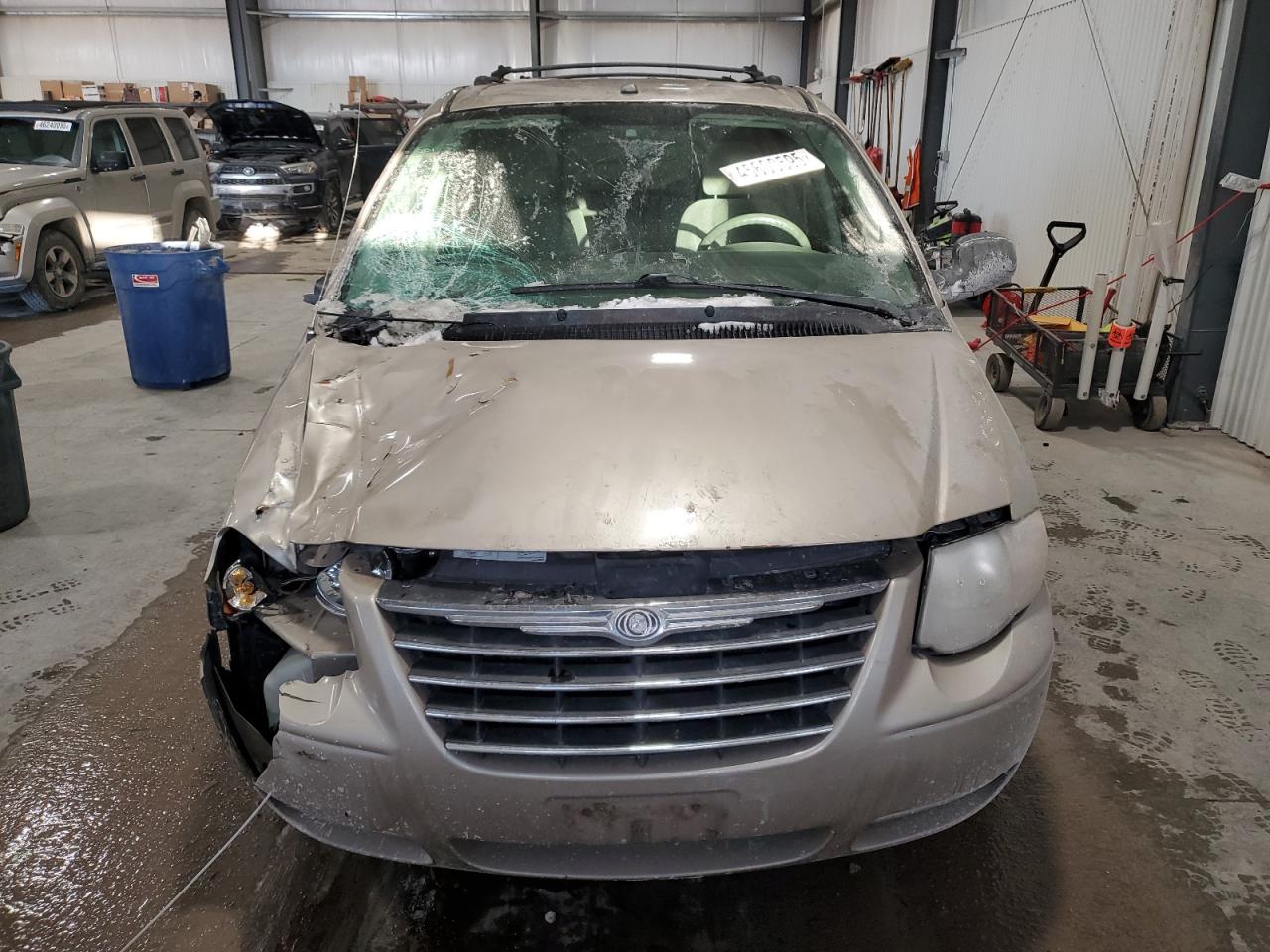 2006 Chrysler Town & Country - Image 5