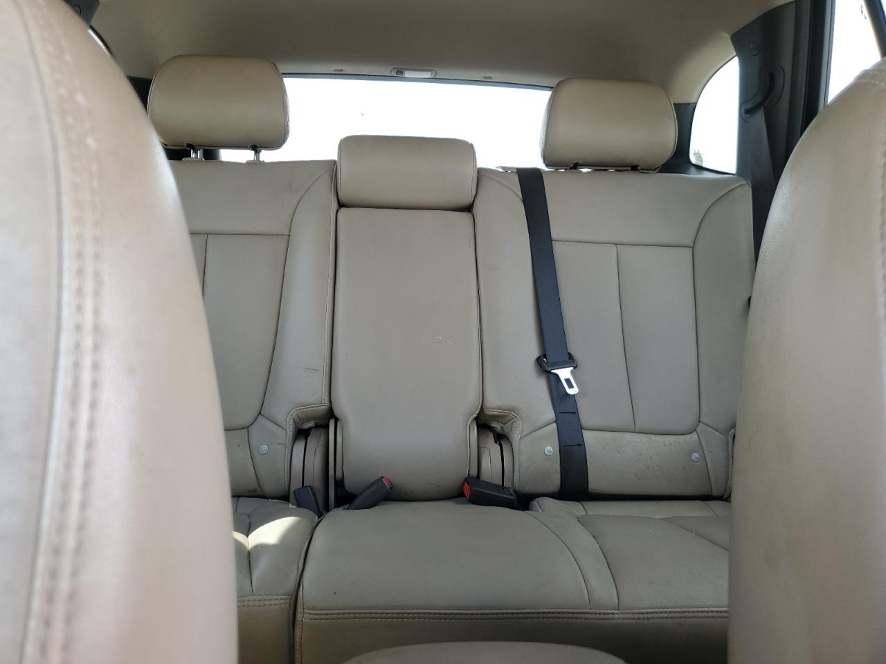 2011 Hyundai Santa Fe - Image 10