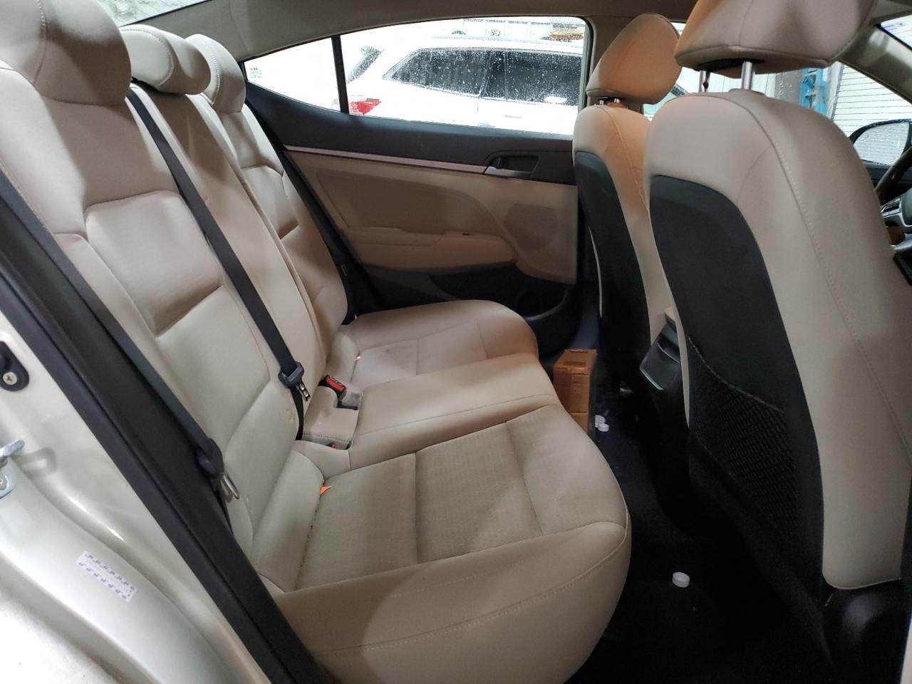 2017 Hyundai Elantra - Image 10