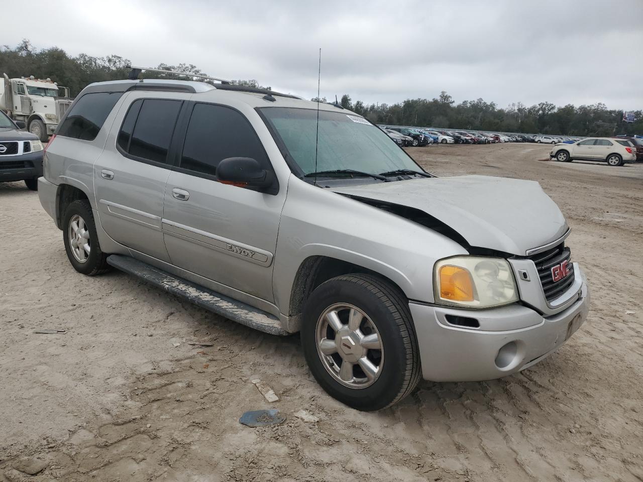 2004 GMC Envoy - Image 4