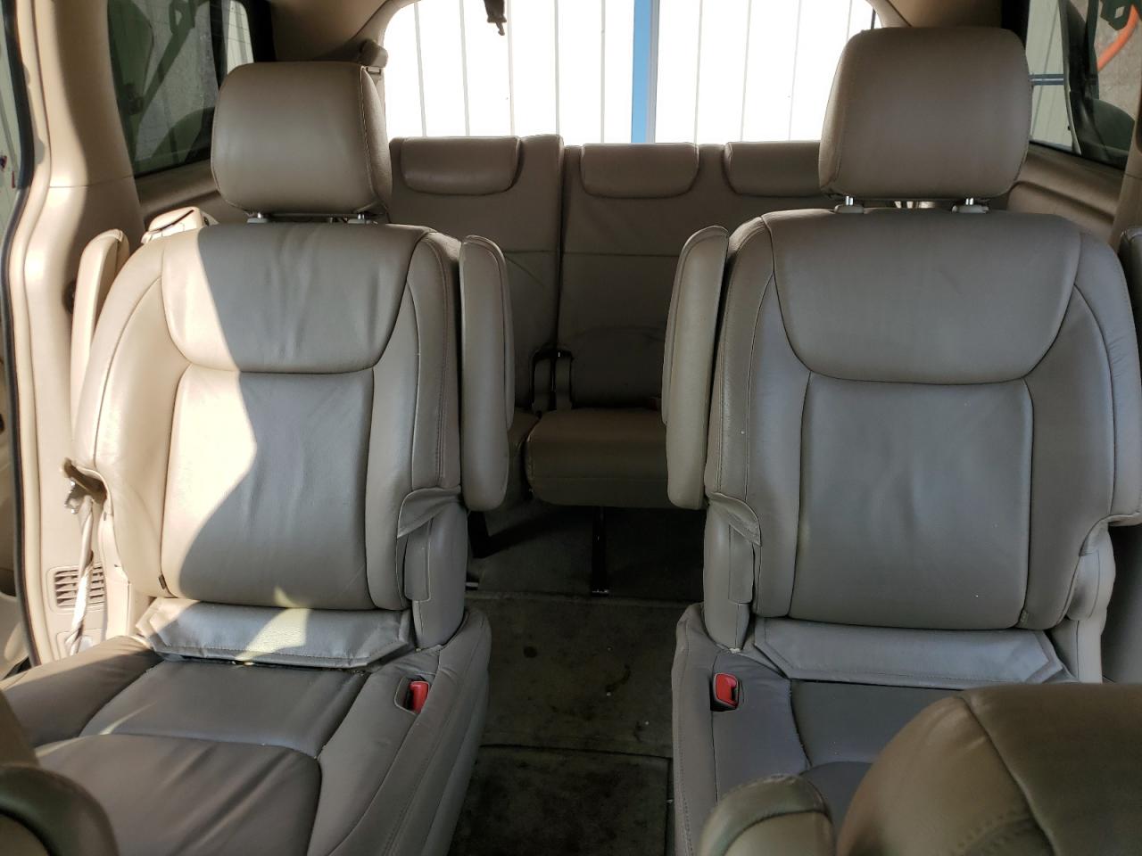 2004 Toyota Sienna - Image 10